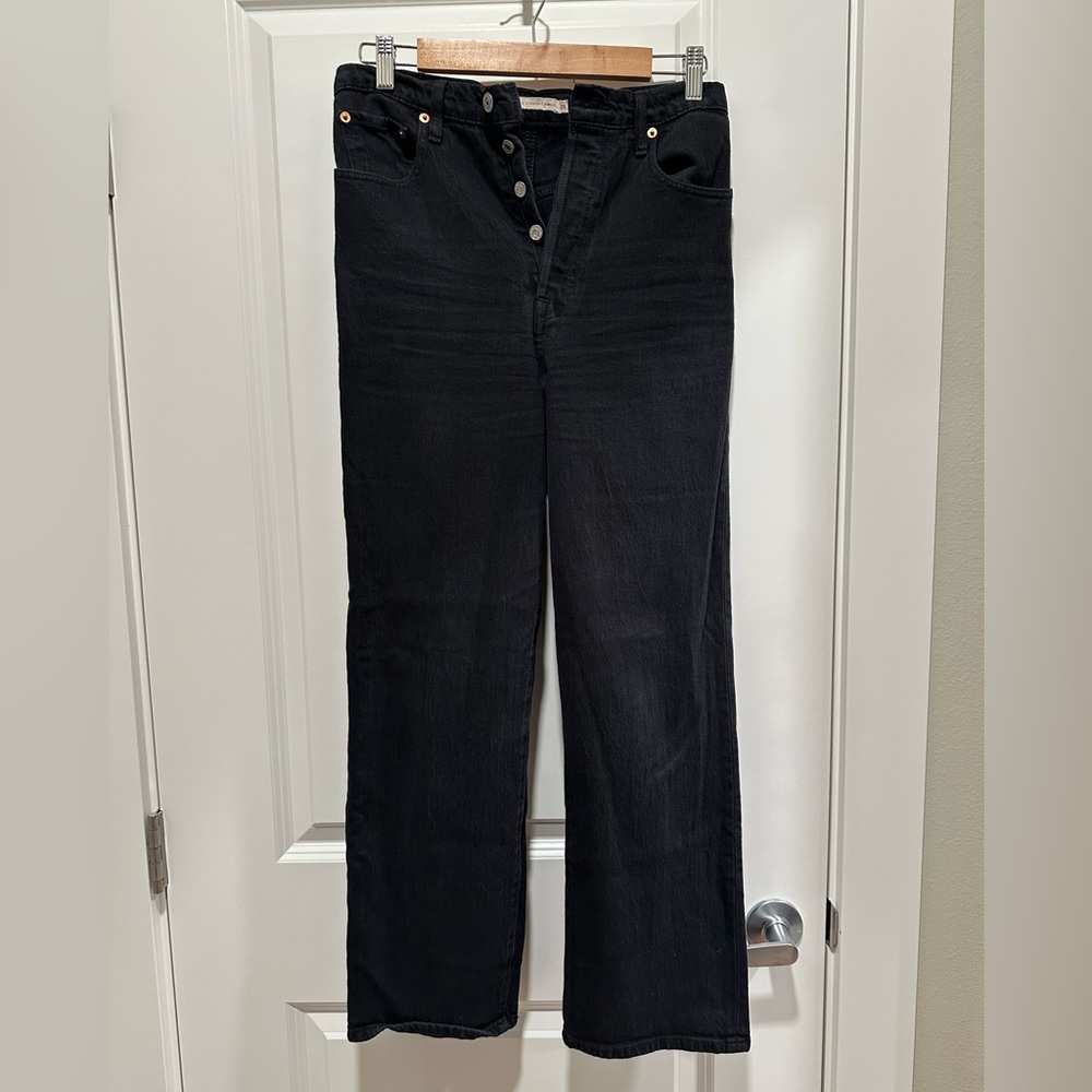 Levi’s ribcage straight leg black jeans